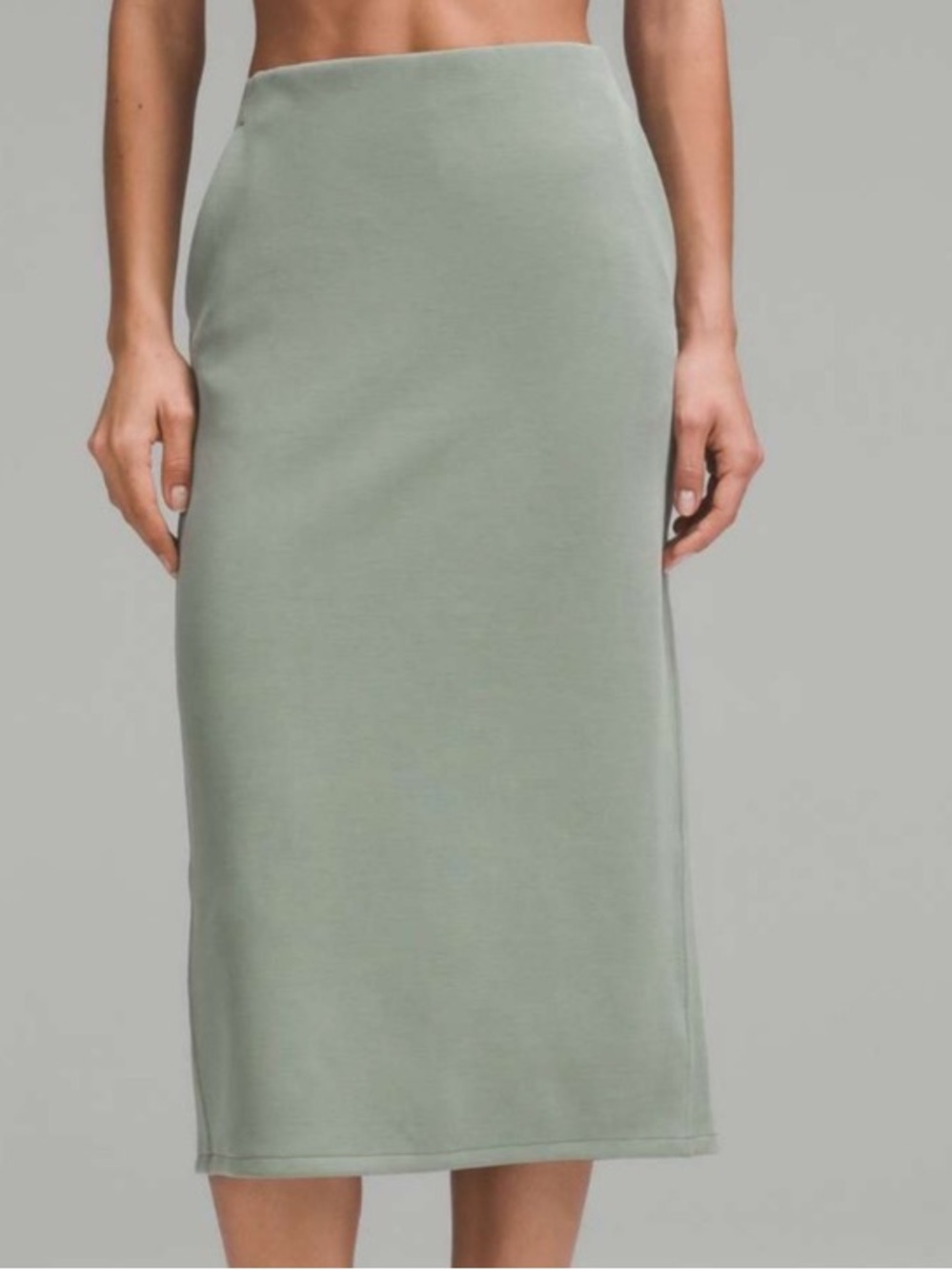 LULULEMON Softstreme High-Rise
Midi Skirt in Grey Eucalyptus